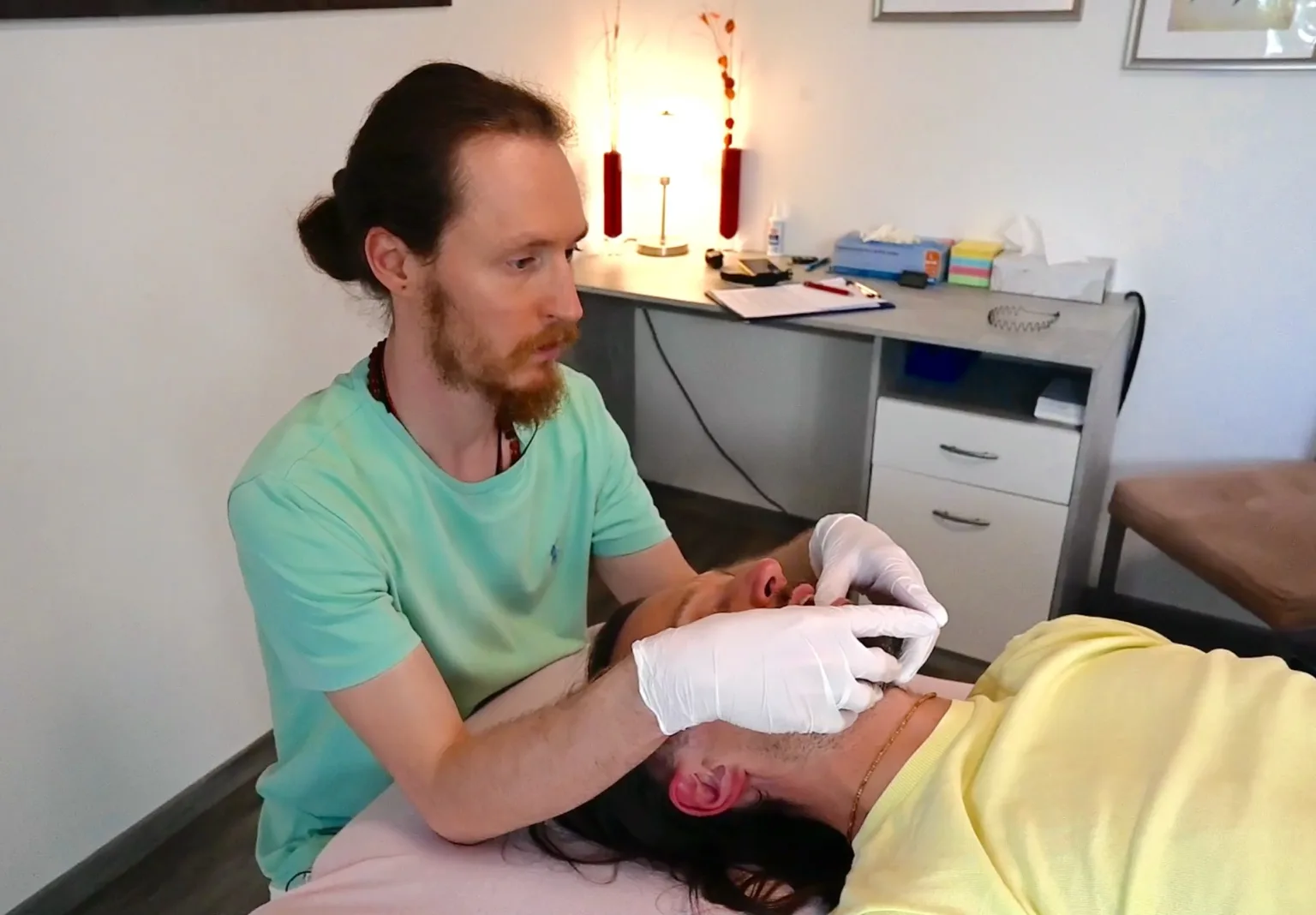Osteopathische Untersuchung bei Kiefer- und Nackenbeschwerden